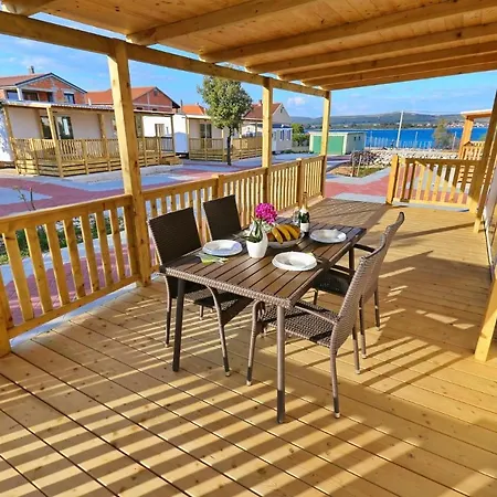 By The Sea - 17406 شقة Pašman